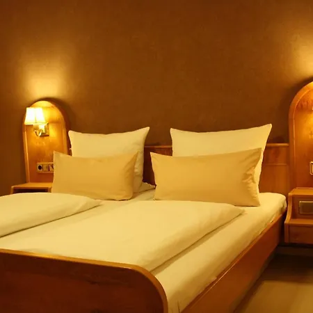 Gasthof Neun Linden Hotel *